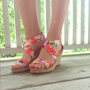 Floral Wedges 🌸